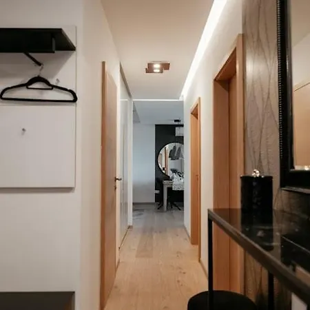 Csillag Apartament *